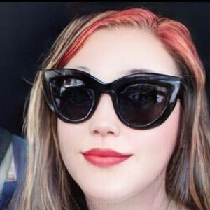 Meet your Posher, Laurie